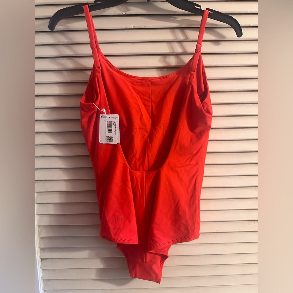 Lululemon NWT Waterside One-Piece *B/C Cups, Medium Coverage
True Red Size Small - Picture 3 of 6